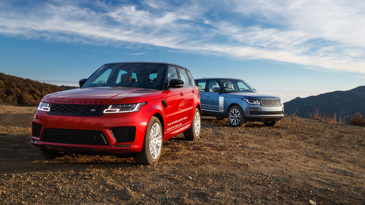 Group shot of the 2019 Range Rover and Range Rover Sport PHEV