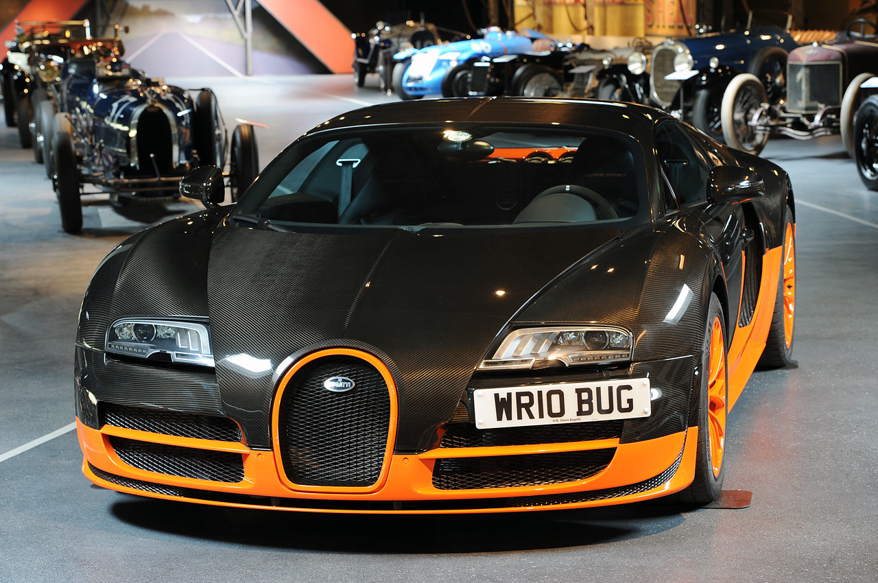 Sx-Z | Bugatti Veyron 16.4 Super Sport World Record Edition visits the Mullin Museum