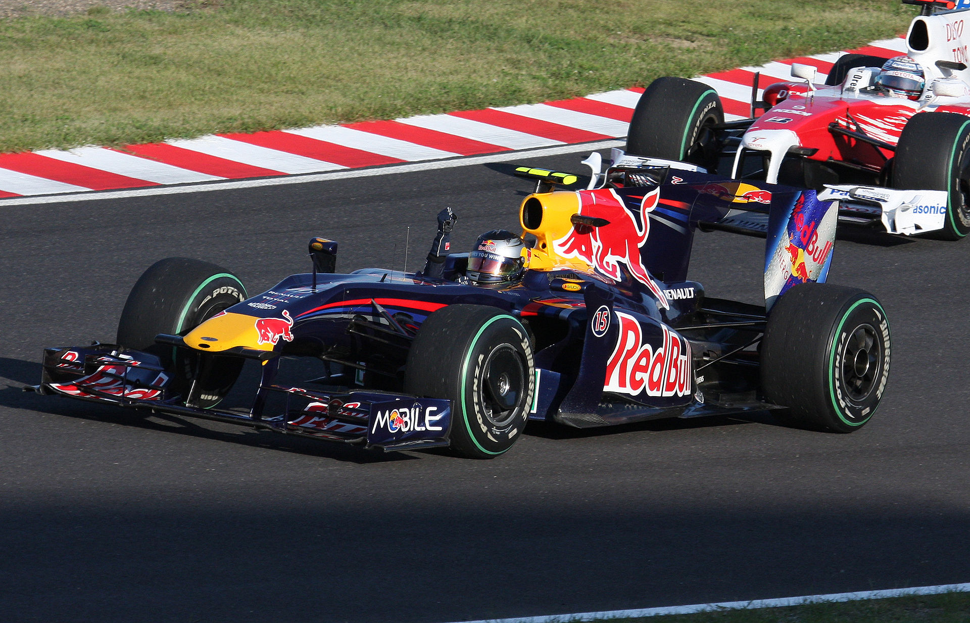 2009 Japanese Grand Prix, Red Bull RB5 equipped with KERS unit, wikimedia 