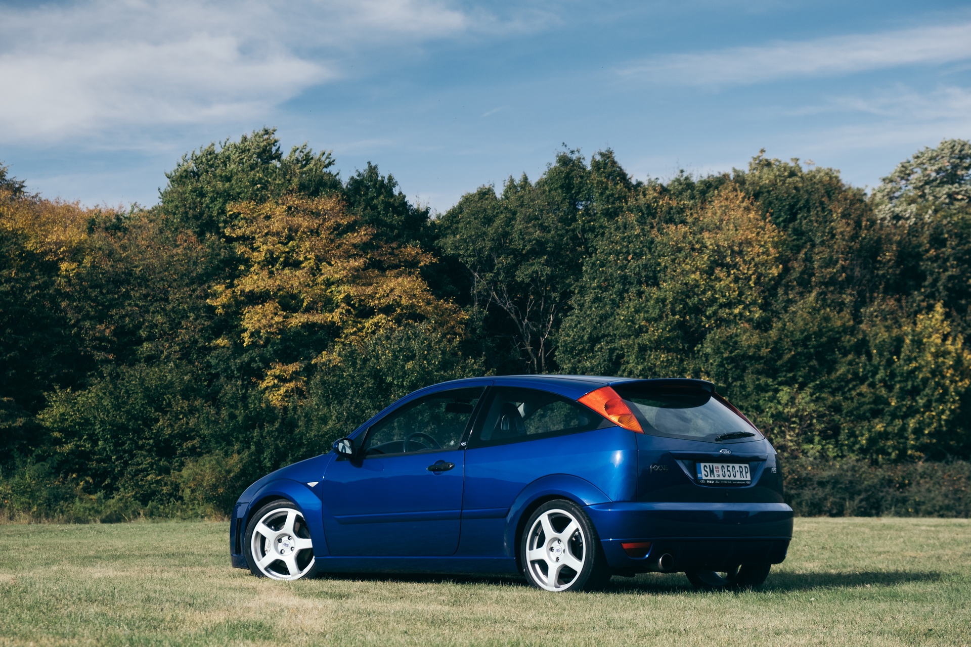 Rear three quarter view of blue Ford Focus RS