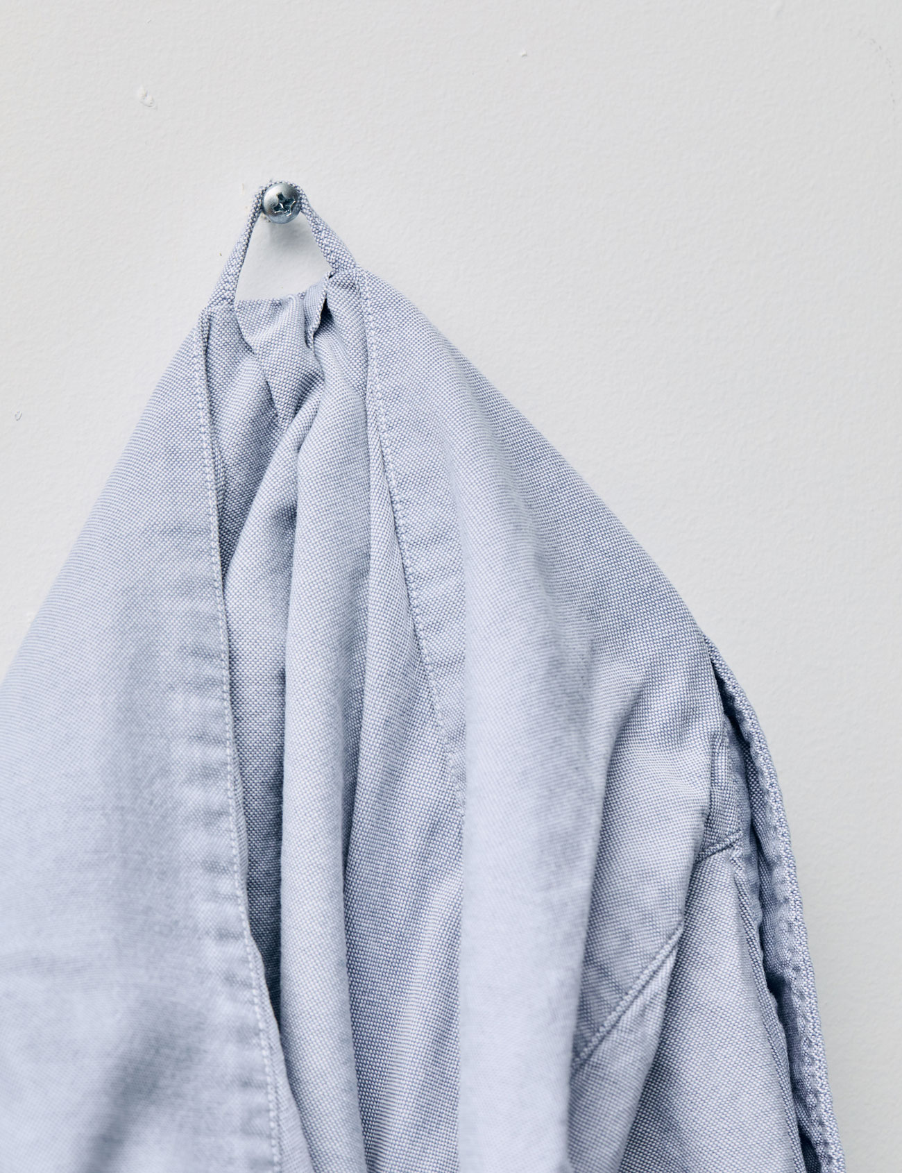 Ever Wonder Why There’s a Loop on the Back of Your ButtonDown Shirt