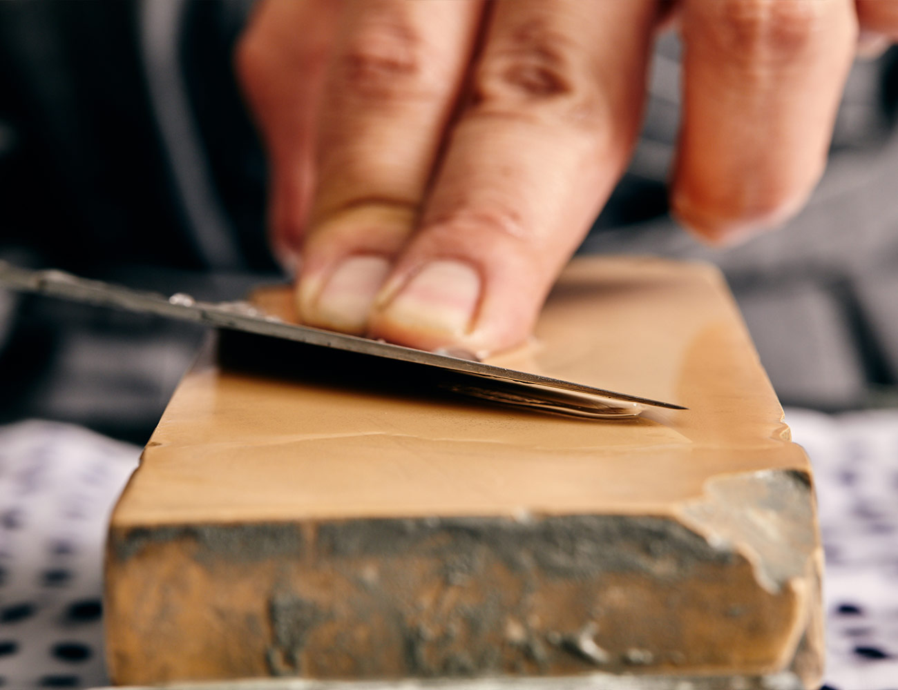 How-To-Sharpen-A-Chefs-Knife-Gear-PAtrol-angle-slide-1