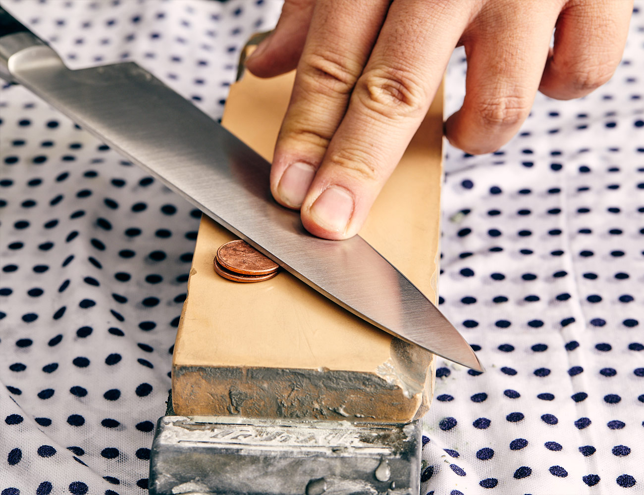 How-To-Sharpen-A-Chefs-Knife-Gear-PAtrol-angle-slide-2