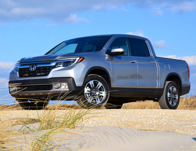 Review: The Honda Ridgeline Is the Minivan of Trucks (and That’s a Good Thing)
