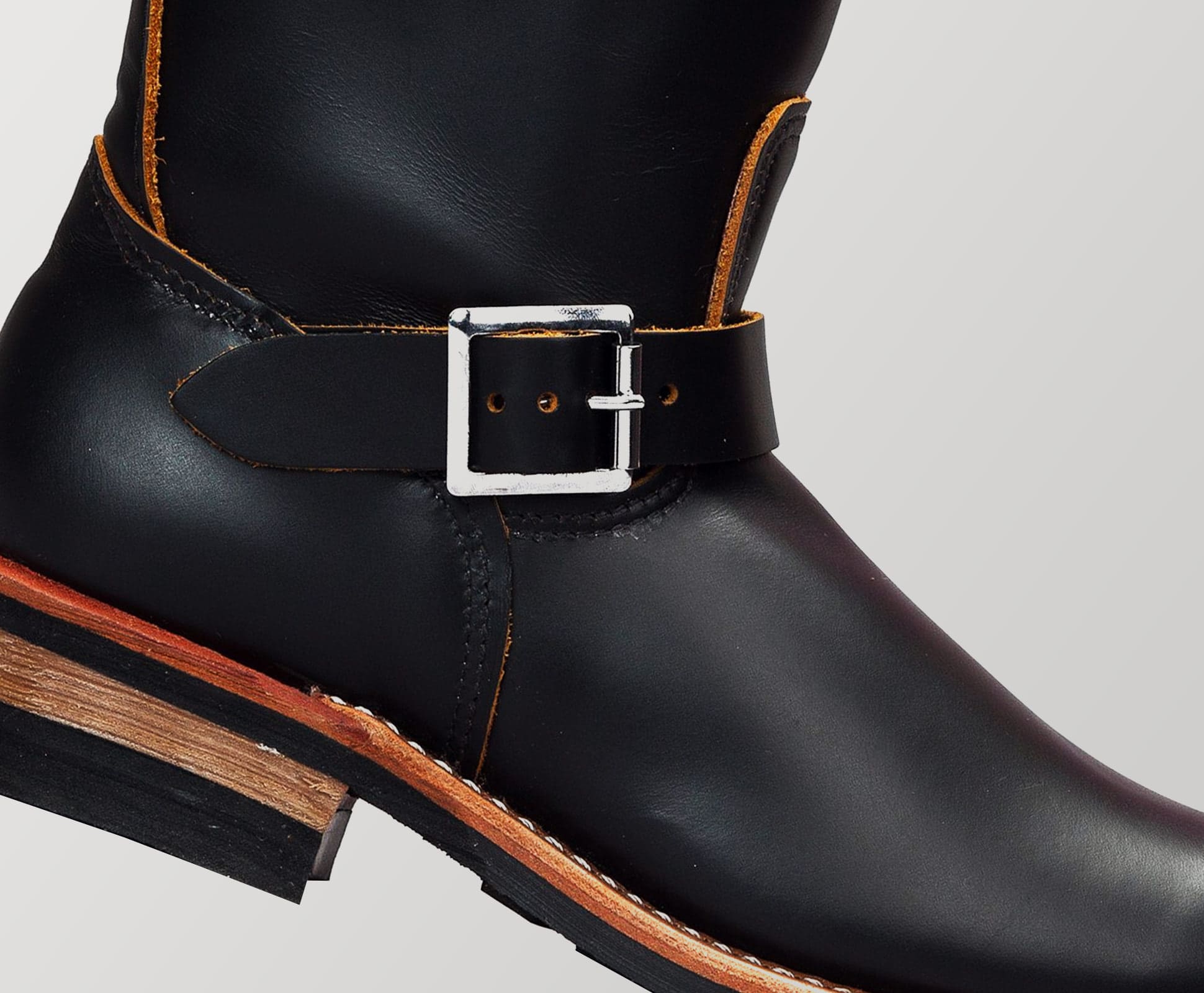 mens boots with wooden heel