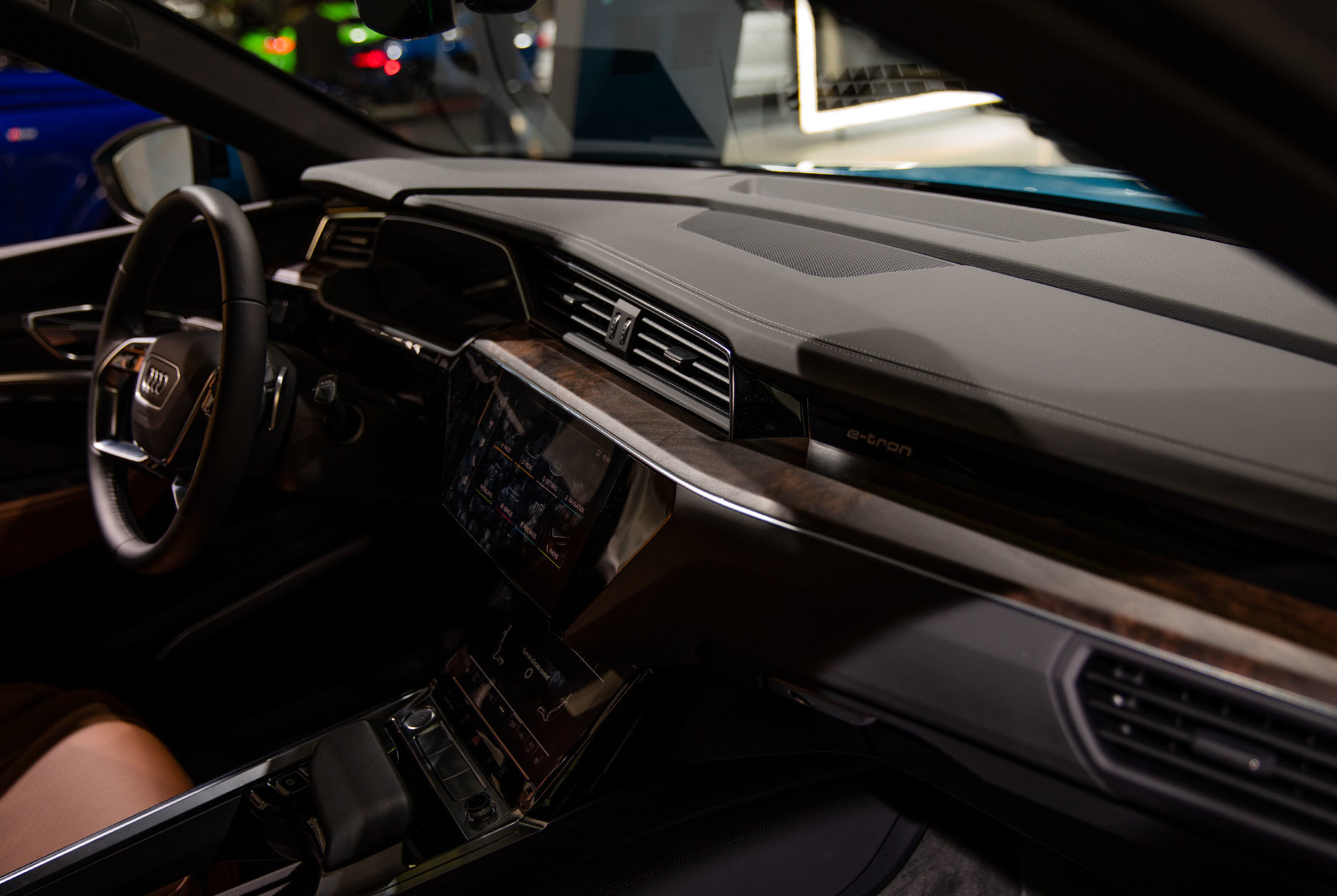 NYIAS-Details-Gear-Patrol-E-Tron-Slide-1