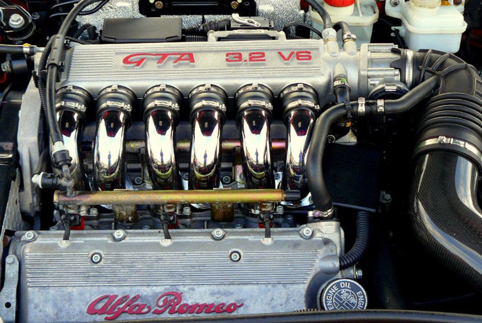 Bravo to Alfa Romeo for leaving that beautiful chrome waterfall exposed.