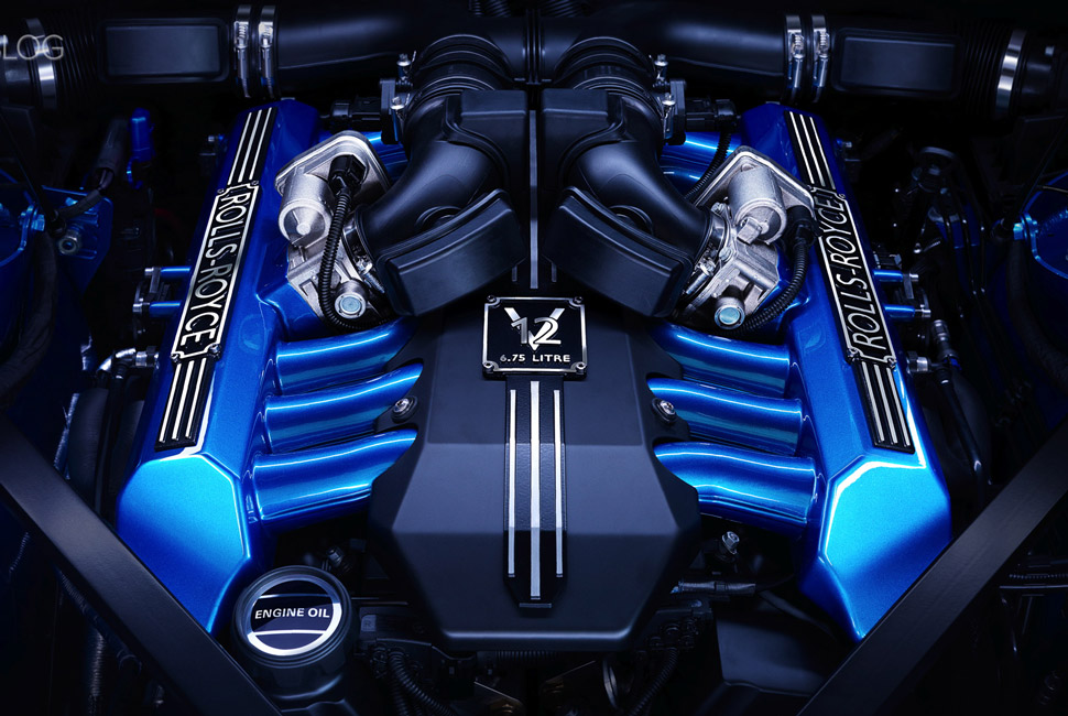 As far as modern engine bays go, Rolls Royce does not disappoint.