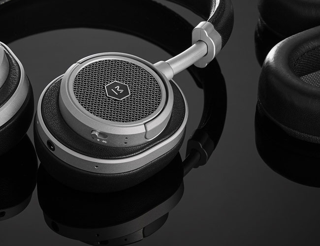 Master & Dynamic’s New Headphones Let You Swap Between Over-Ear and On-Ear Fits