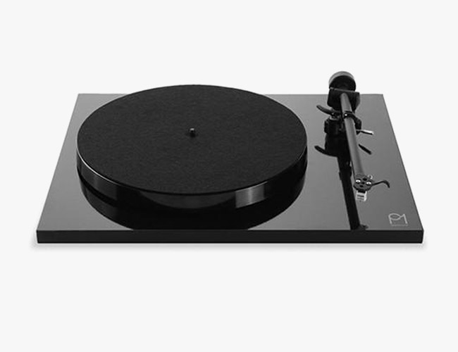 This Turntable Package Makes It Easy to Play Vinyl on Your Bookshelf Speakers