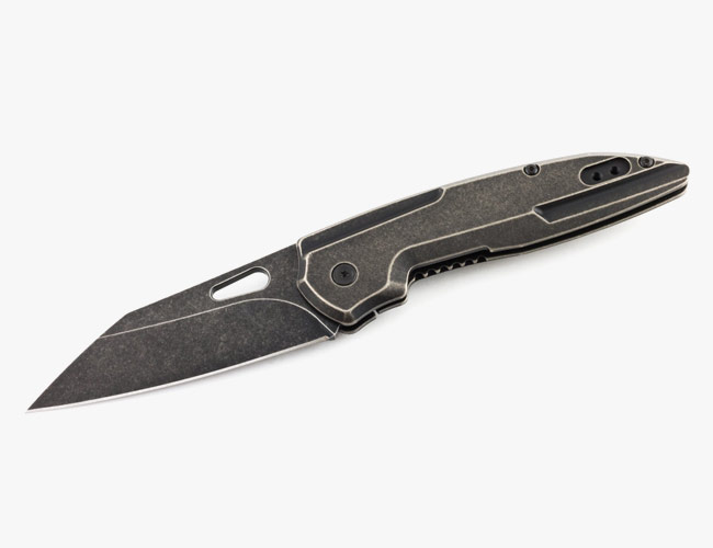 This Futuristic Folding Knife Is One of the Prettiest We’ve Seen This Year