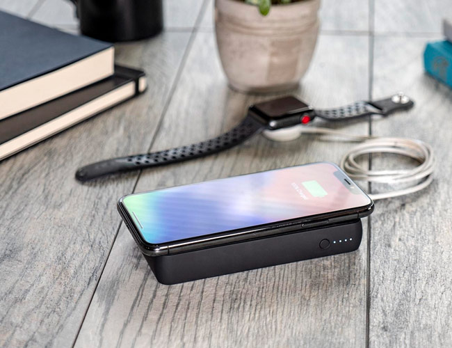 Mophie’s Slick New Power Banks Can Wirelessly Charge Your Phone