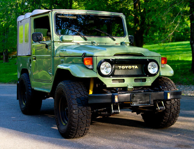Add Some Retro Style to Your Off-Roading With This Old-School Land Cruiser