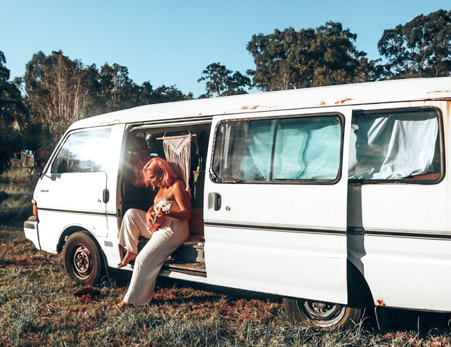 How to Survive a Pandemic from a 30-Year-Old Van in the Australian Bush