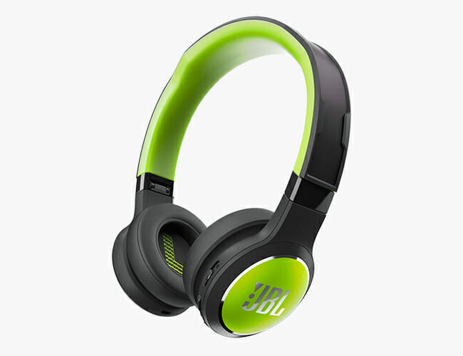 You Never Have to Plug In These Wireless Headphones