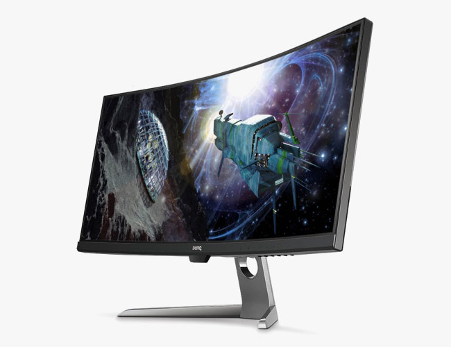 This Massive Curved Monitor Made Us Instantly More Productive