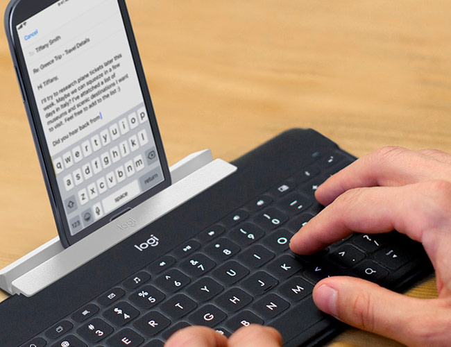 These Wireless Keyboards Make Your iPhone Feel More Like a Mac
