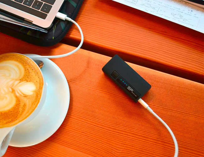 This Tiny Battery Will Power Your MacBook Pro for an Extra 50 Minutes