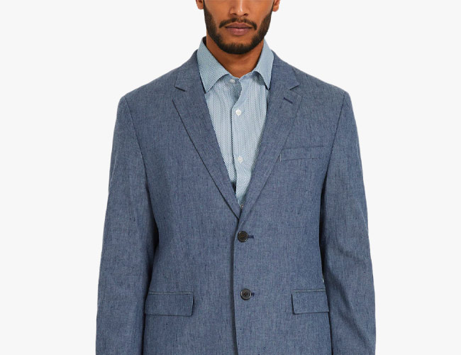 This Affordable Travel Blazer Is Perfect for Summertime Wear