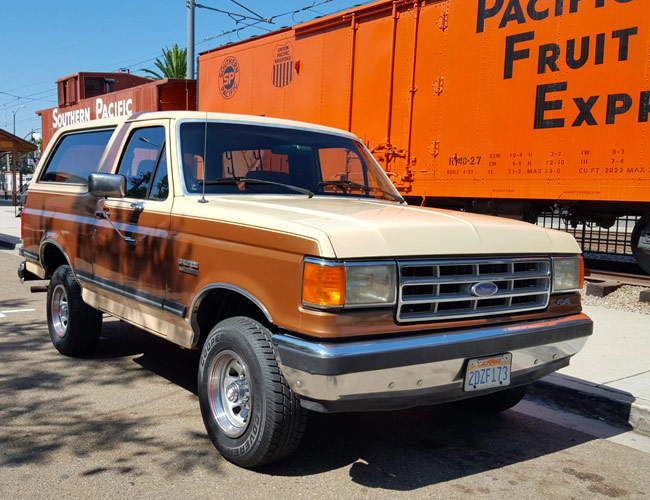 Badass and Brown: Score This Vintage Bronco (Plus a Jeep and Defender)