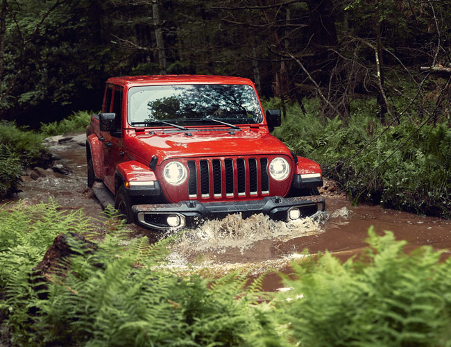 We Go Off-Roading in the All-New Jeep Gladiator Overland Pickup