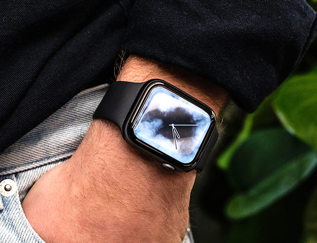 Review: The New Apple Watch Is the Best Smartwatch You Can Buy, And That Might Be Its Only Problem