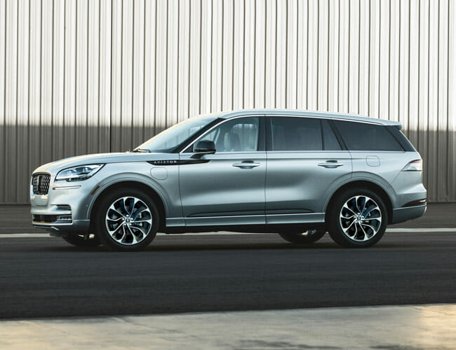 Think a Range Rover Is Too Pricey? Buy a Lincoln Aviator Instead