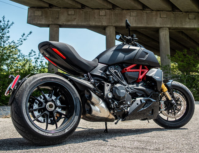 Ducati Diavel 1260S Review: A Muscle Bike Goes to Crossfit